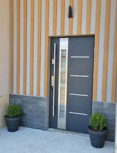 с двор дива Самоков