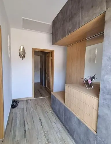 с двор дива *