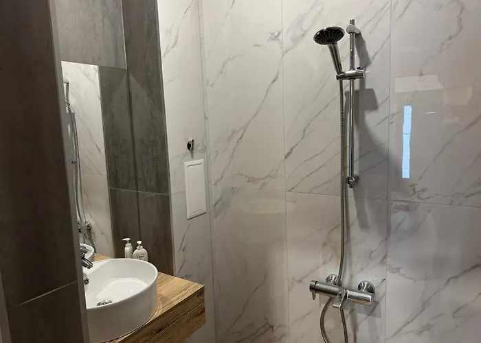 с двор дива Апартаменты Самоков